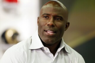 特雷尔·戴维斯(Terrell Davis)表示，在航班事故后，美联航禁止了他。航空公司表示，该禁令已被撤销